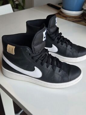 Nike Men’s Black/White High-Top Sneakers